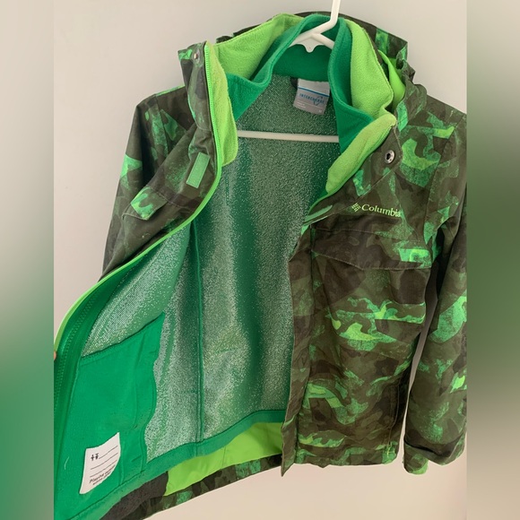Boys Columbia 3-in-1 winter jacket - Picture 2 of 6